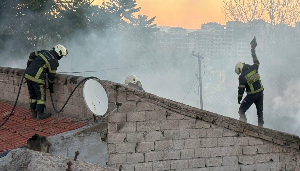 cardakta cikan yangin eve sicradi Fup8RuSa