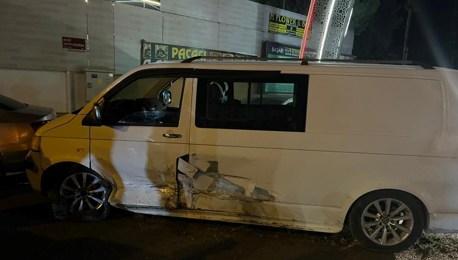 duzensiz gocmenleri tasiyan arac ortaligi birbirine katti seY2PCfG