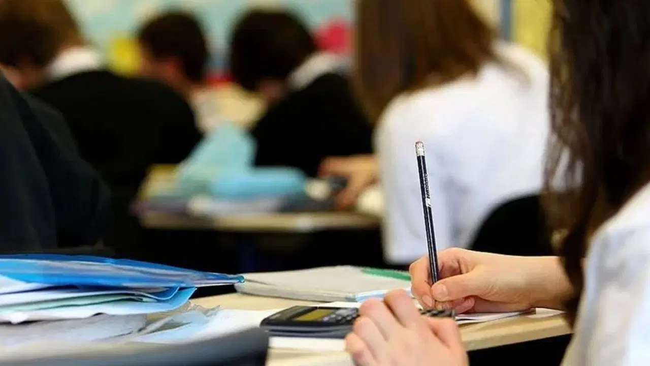 chpli ozcagdas okullara kadrolu okul sagligi hemsiresi gorevlendirilmesi icin tbmmye kanun teklifi verdi nmBFxSni