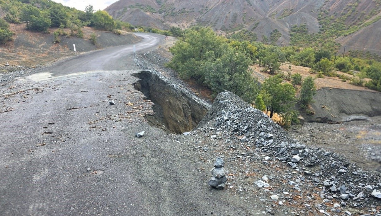 elazigda koy yolunda cokme bDTNc3Wf.jpg