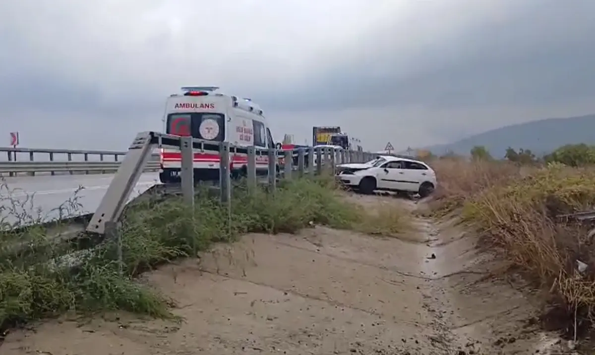 iznikte su kanalina dusen otomobilde 4 yarali GsNQeGTs