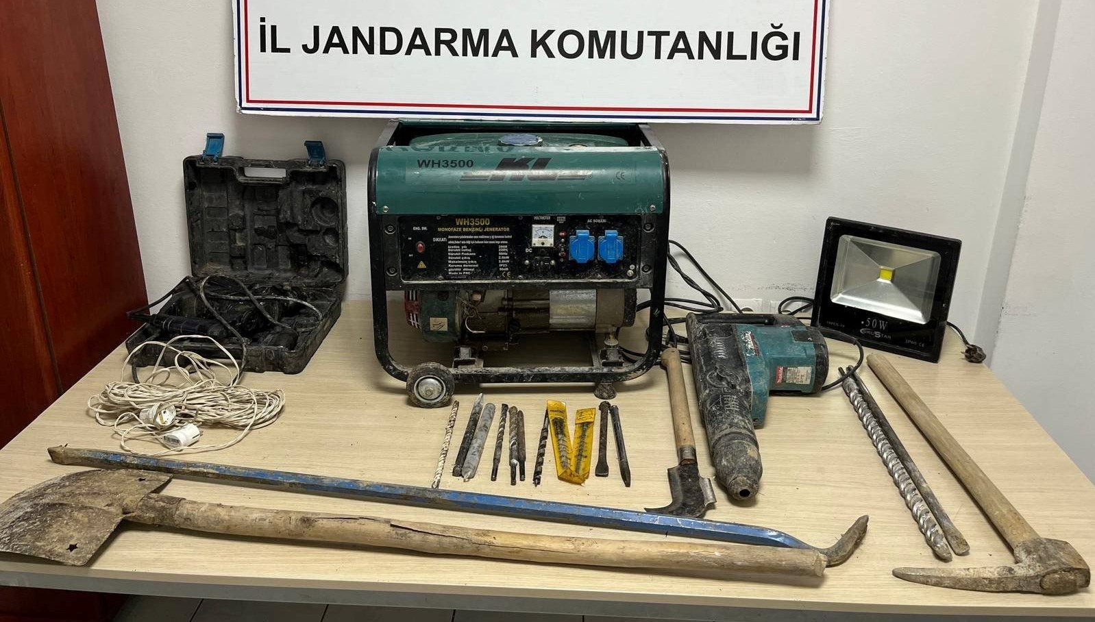 karabukte 4 kisi kacak kazi yaparken yakalandi PGYiwHsD.jpg