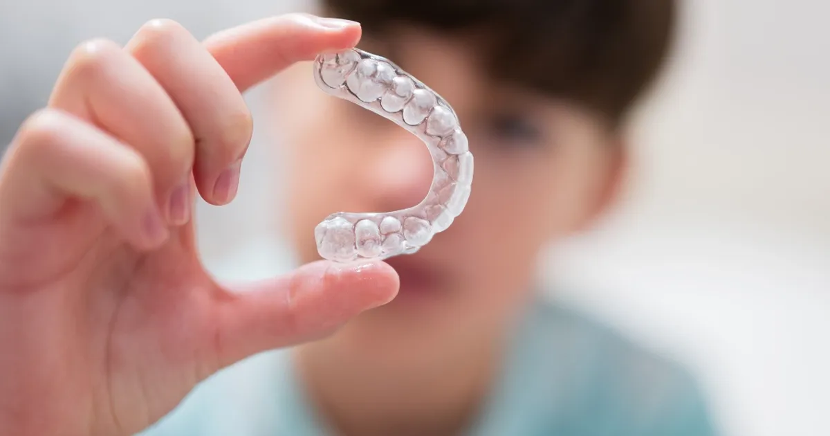 cocuklarin dis tedavisinde seffaf plaklar donemi qwwdVXy5.webp