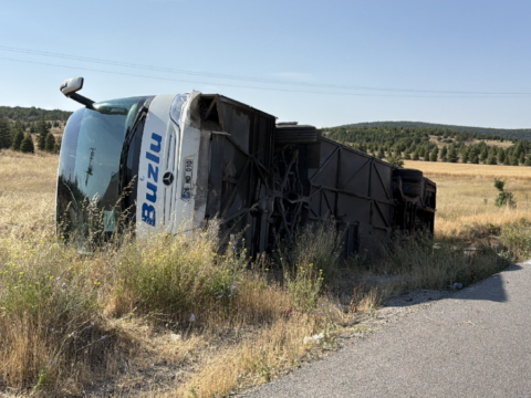 Eskisehirde can pazari yolcu otobusu devrildi cok sayida yarali var VQIFIetE