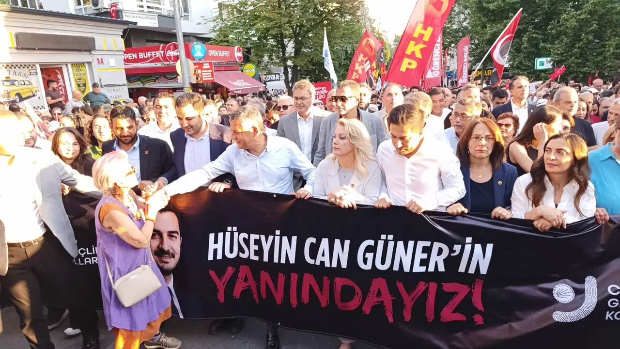 Gozaltina alinan cankaya belediye baskani gunere destek yuruyusu ozgur ozel partimizin evladina sahip cikmaya TnGJSZqc