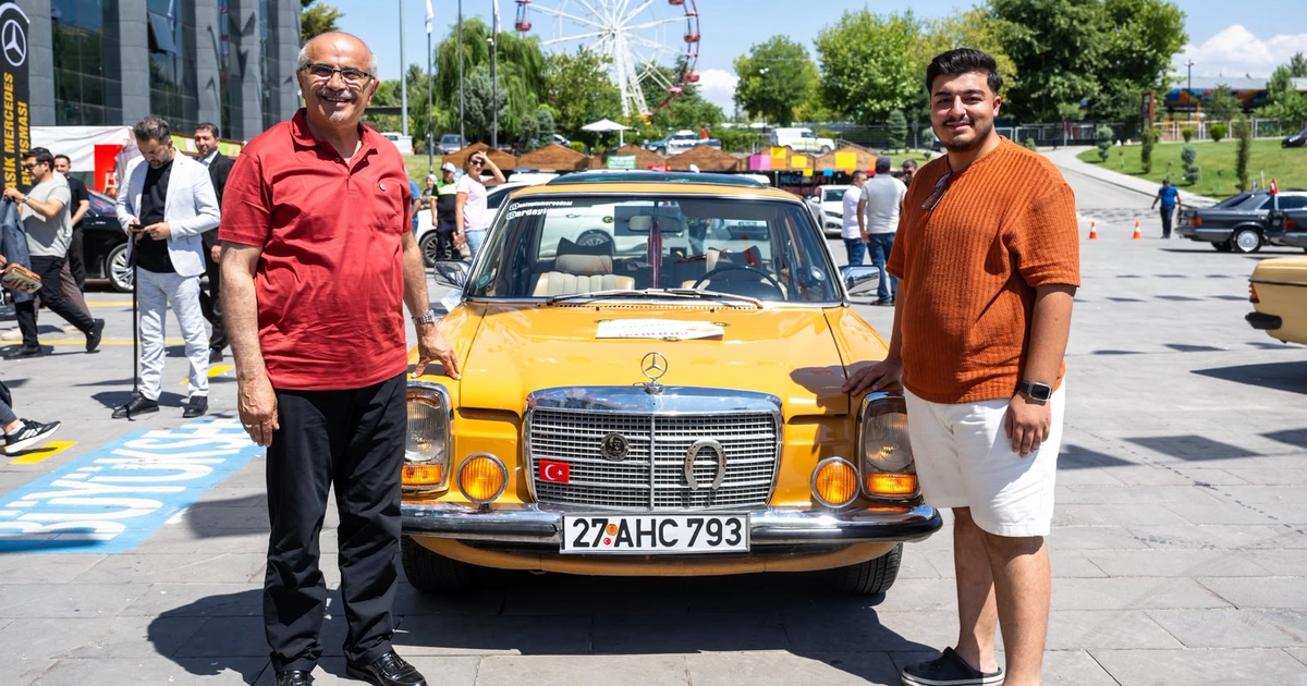 Kayısı Festivali’nde klasik Mercedes buluşması